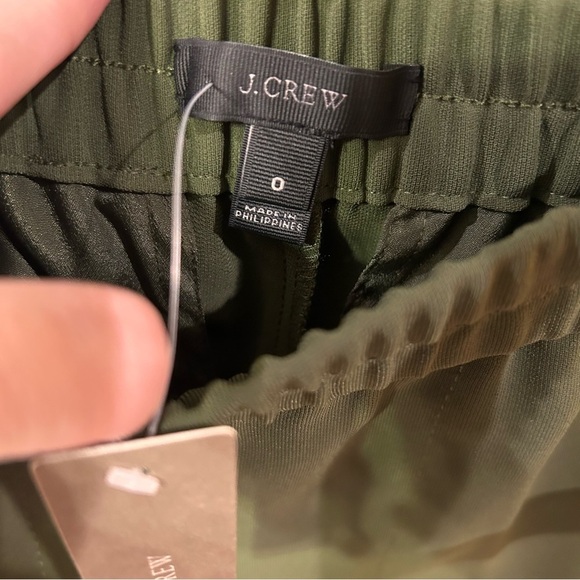 J. Crew Green Joggers with Elastic Cuffs and Comfortable Fit - Picture 6 of 7